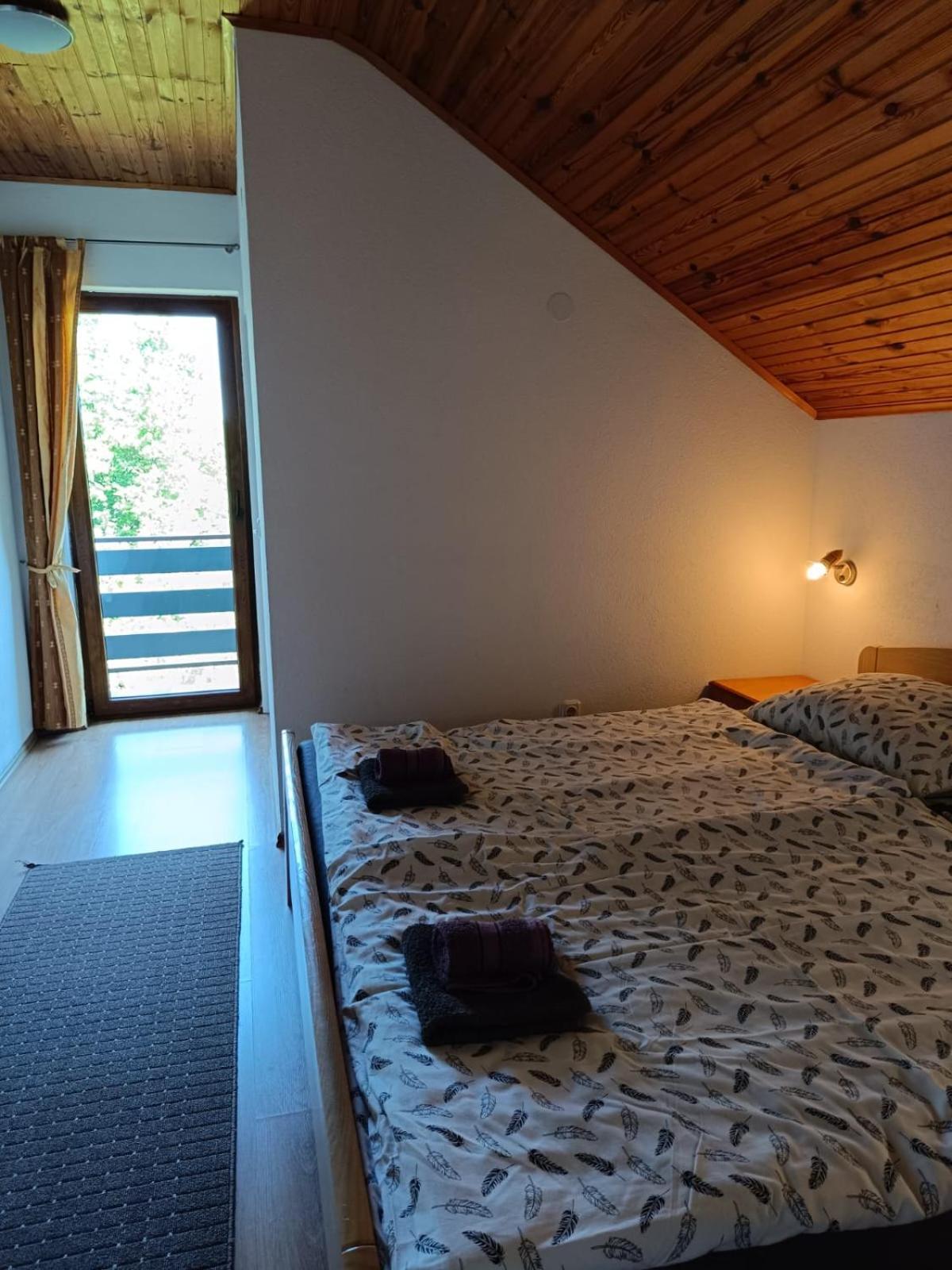 Guesthouse Mirko Hodak Selište Drežničko Kültér fotó